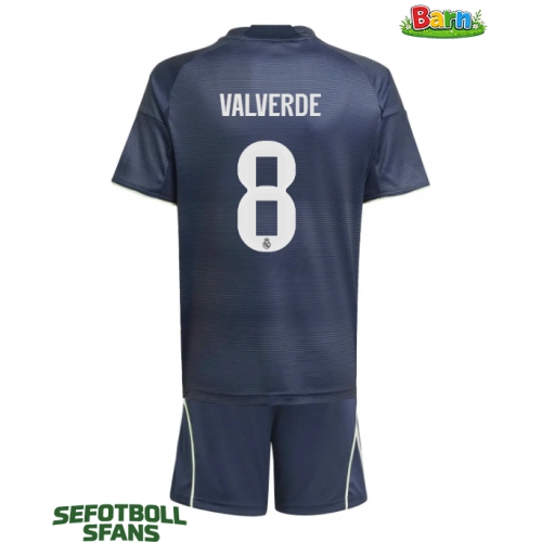 Real Madrid Federico Valverde #8 Bortaställ Barn 2025-26 Kortärmad (+ Korta byxor)